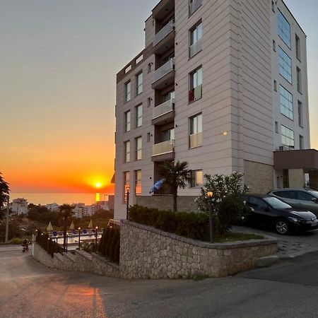 Lux Hotel M Dobra Voda Dış mekan fotoğraf