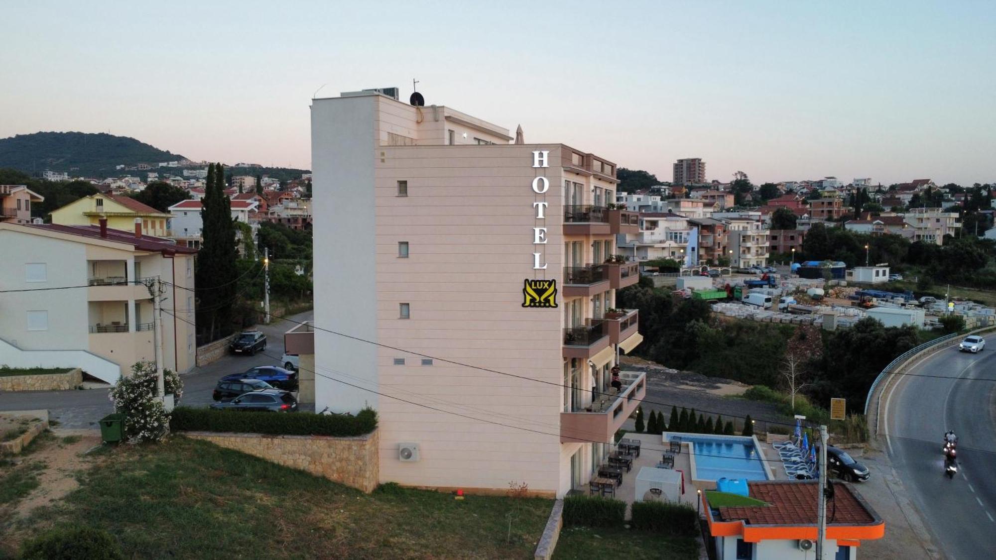 Lux Hotel M Dobra Voda Dış mekan fotoğraf