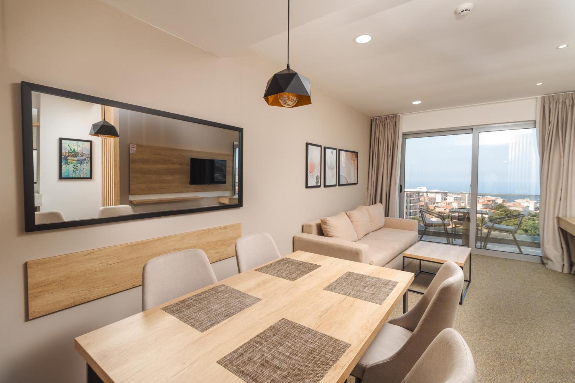 Lux Hotel M Dobra Voda Dış mekan fotoğraf