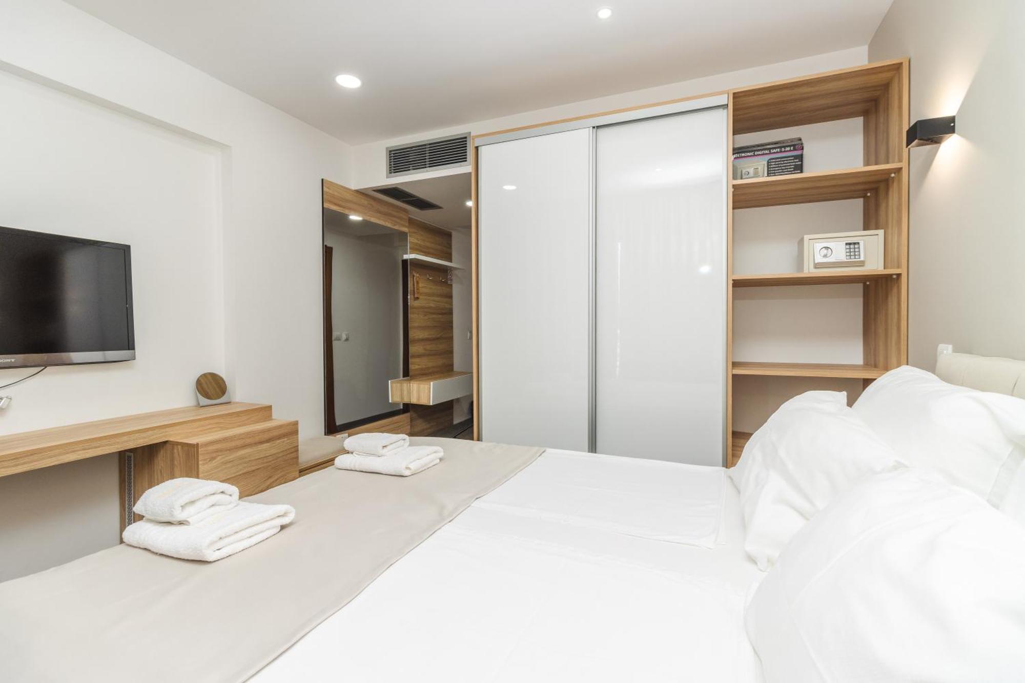Lux Hotel M Dobra Voda Dış mekan fotoğraf