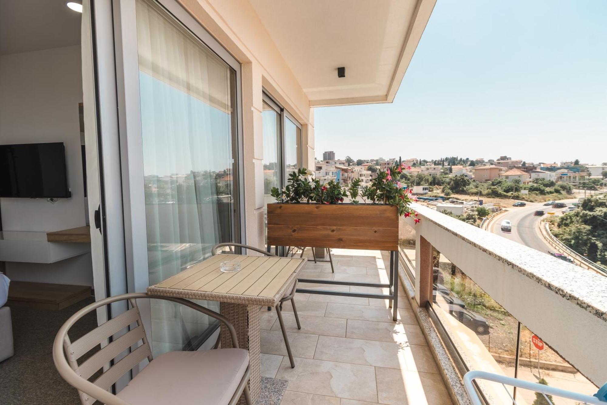 Lux Hotel M Dobra Voda Dış mekan fotoğraf
