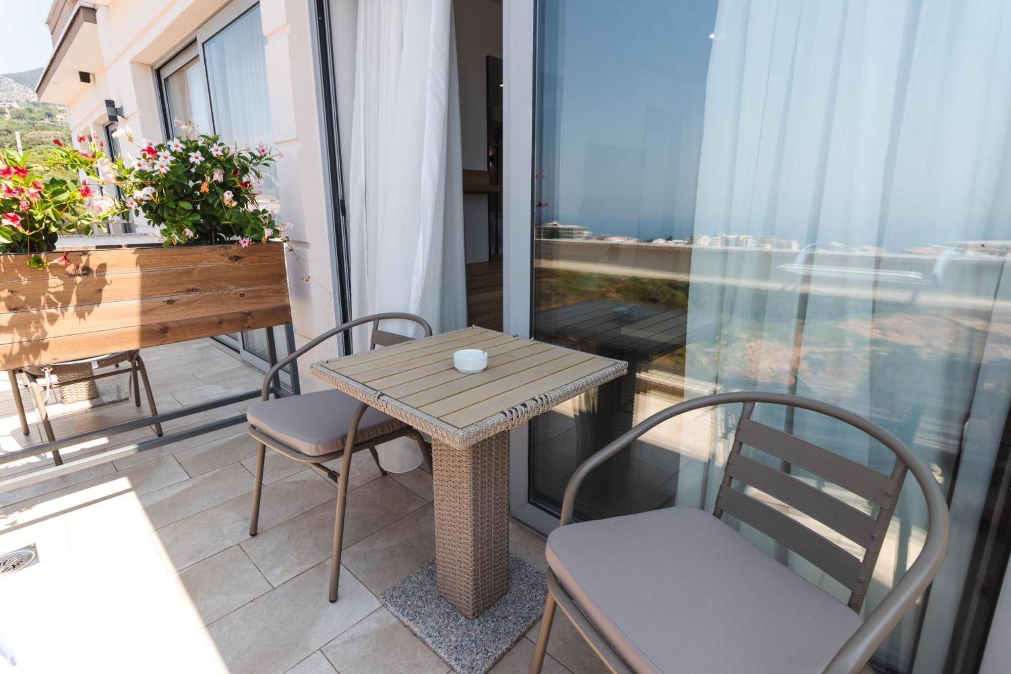 Lux Hotel M Dobra Voda Dış mekan fotoğraf
