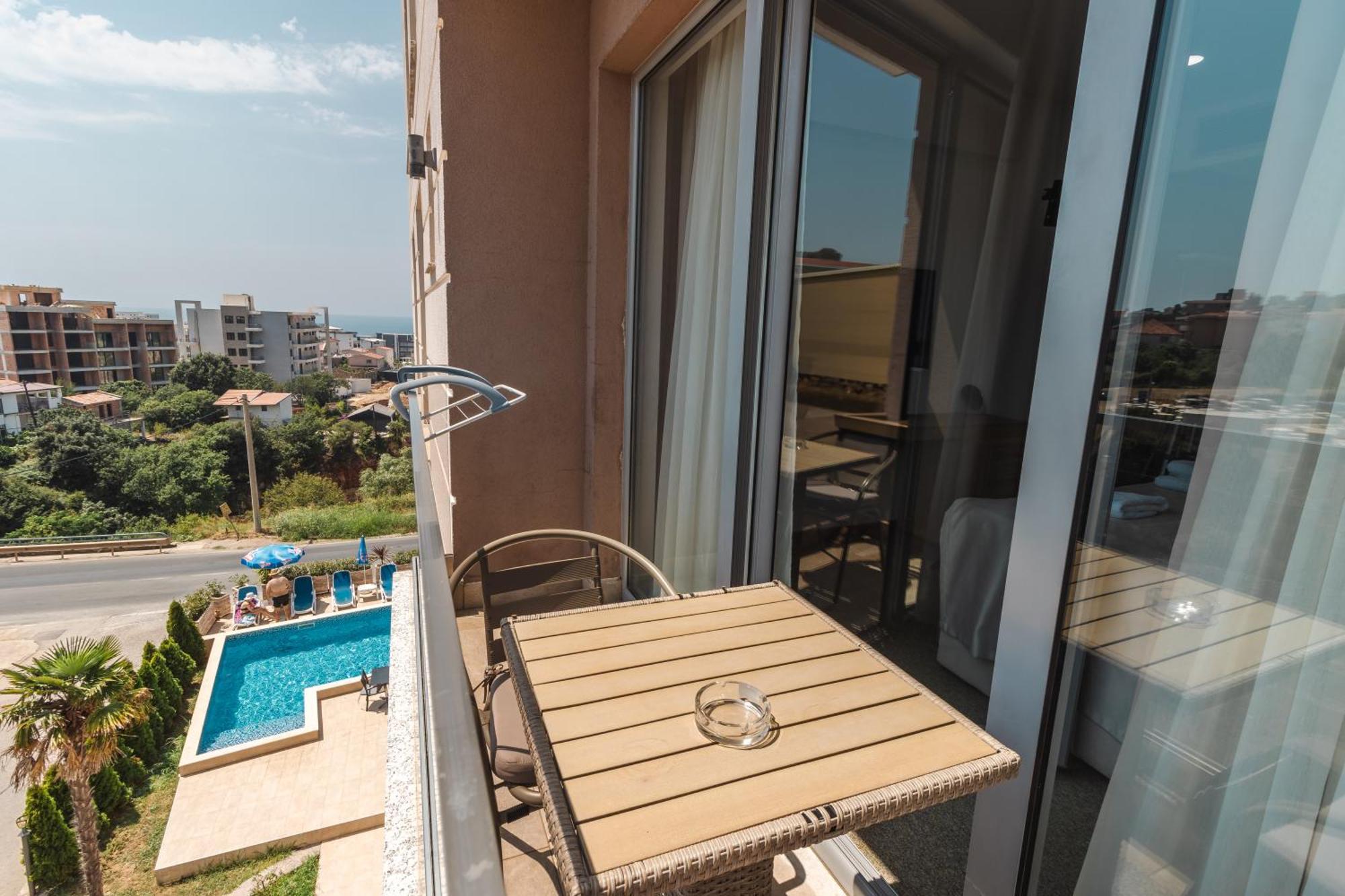 Lux Hotel M Dobra Voda Dış mekan fotoğraf