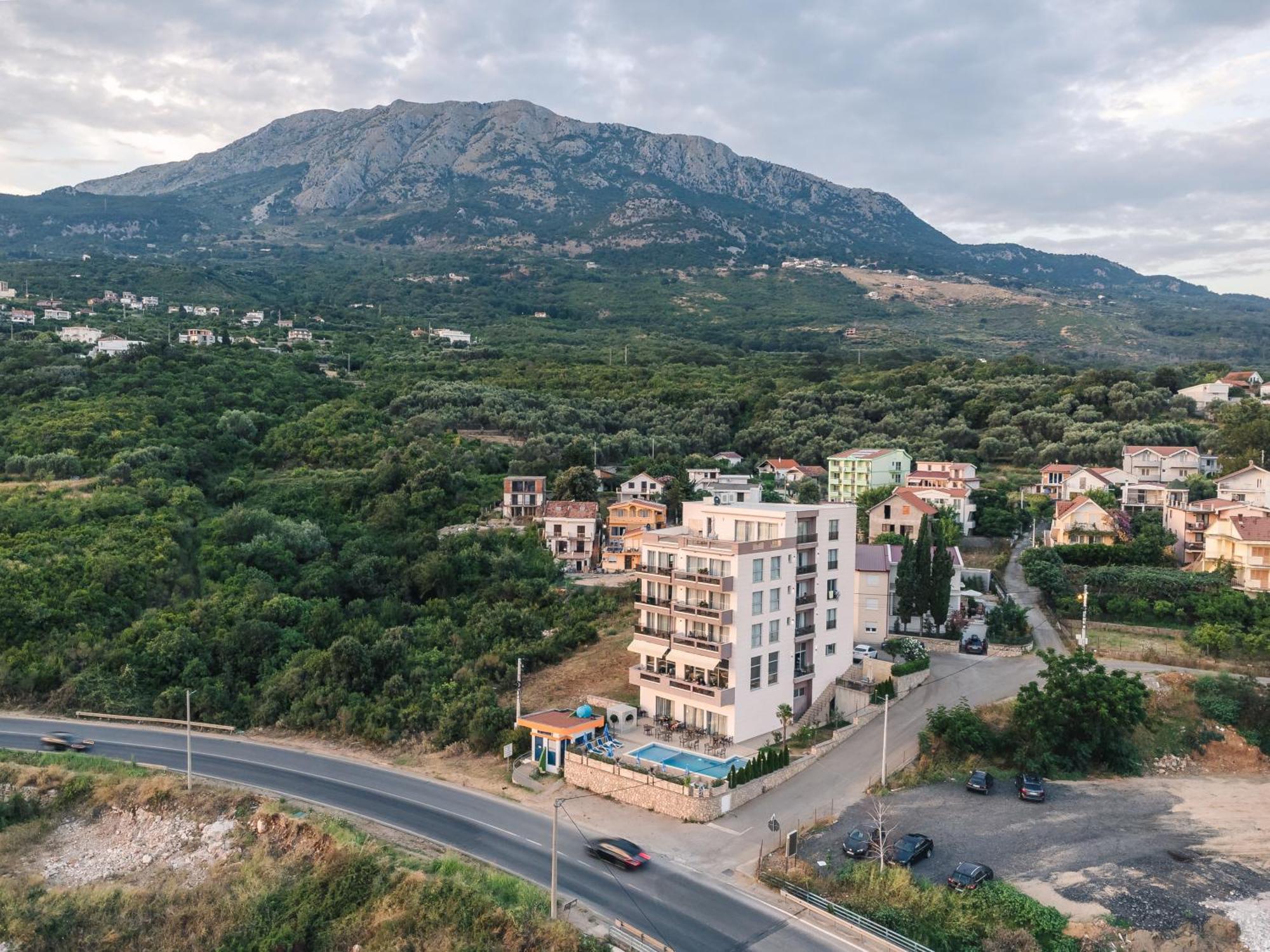 Lux Hotel M Dobra Voda Dış mekan fotoğraf
