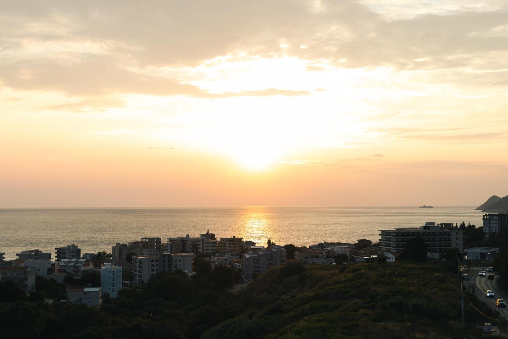 Lux Hotel M Dobra Voda Dış mekan fotoğraf