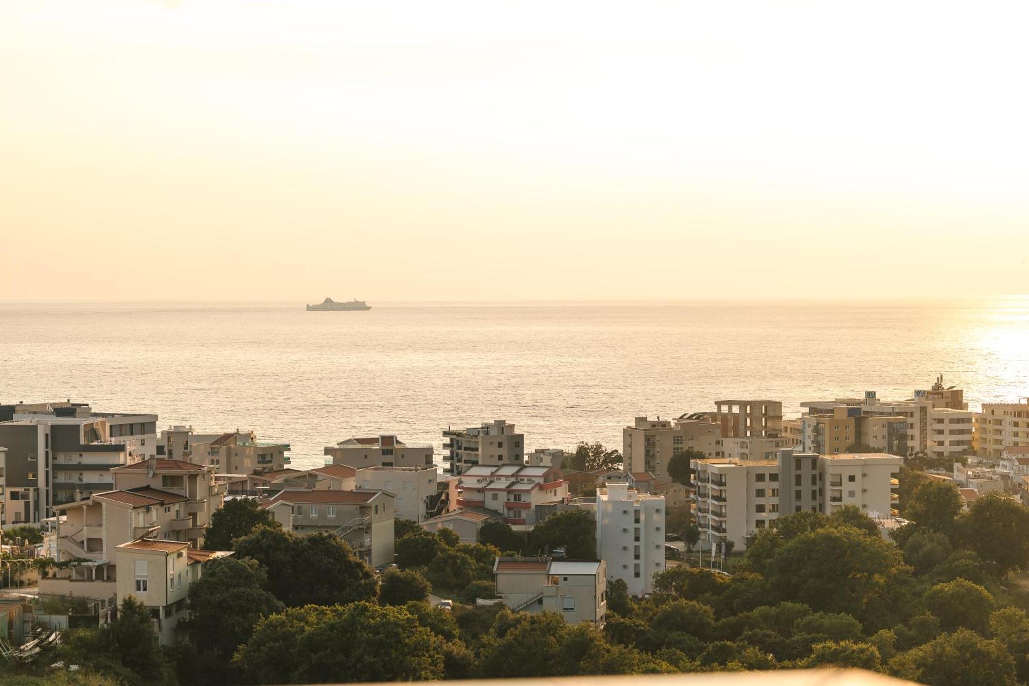 Lux Hotel M Dobra Voda Dış mekan fotoğraf