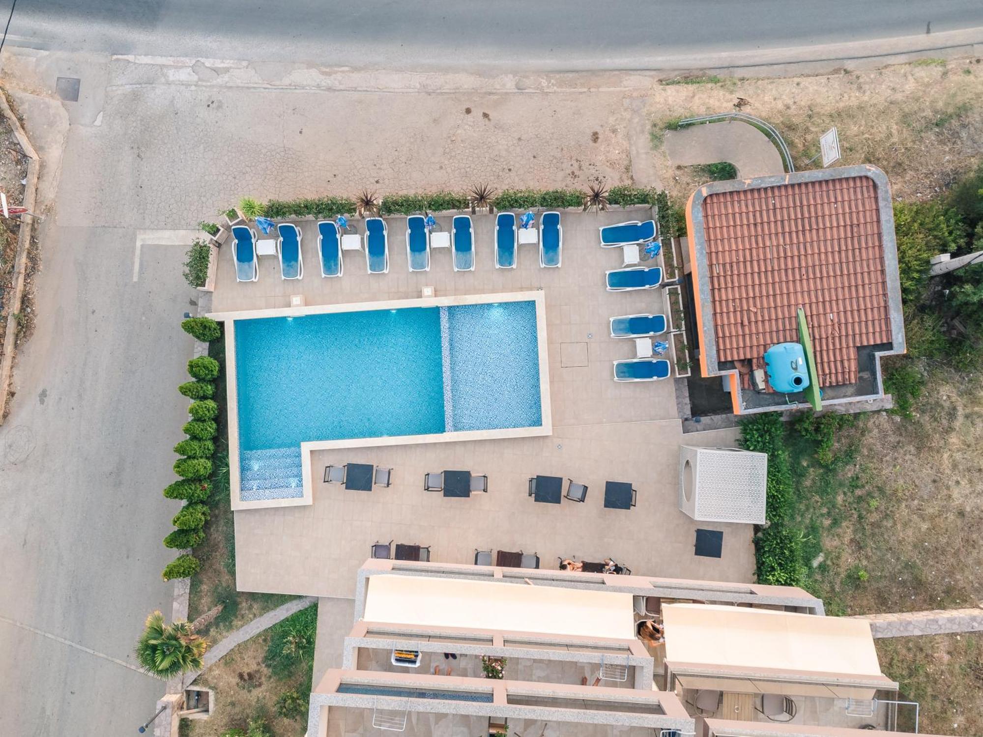 Lux Hotel M Dobra Voda Dış mekan fotoğraf