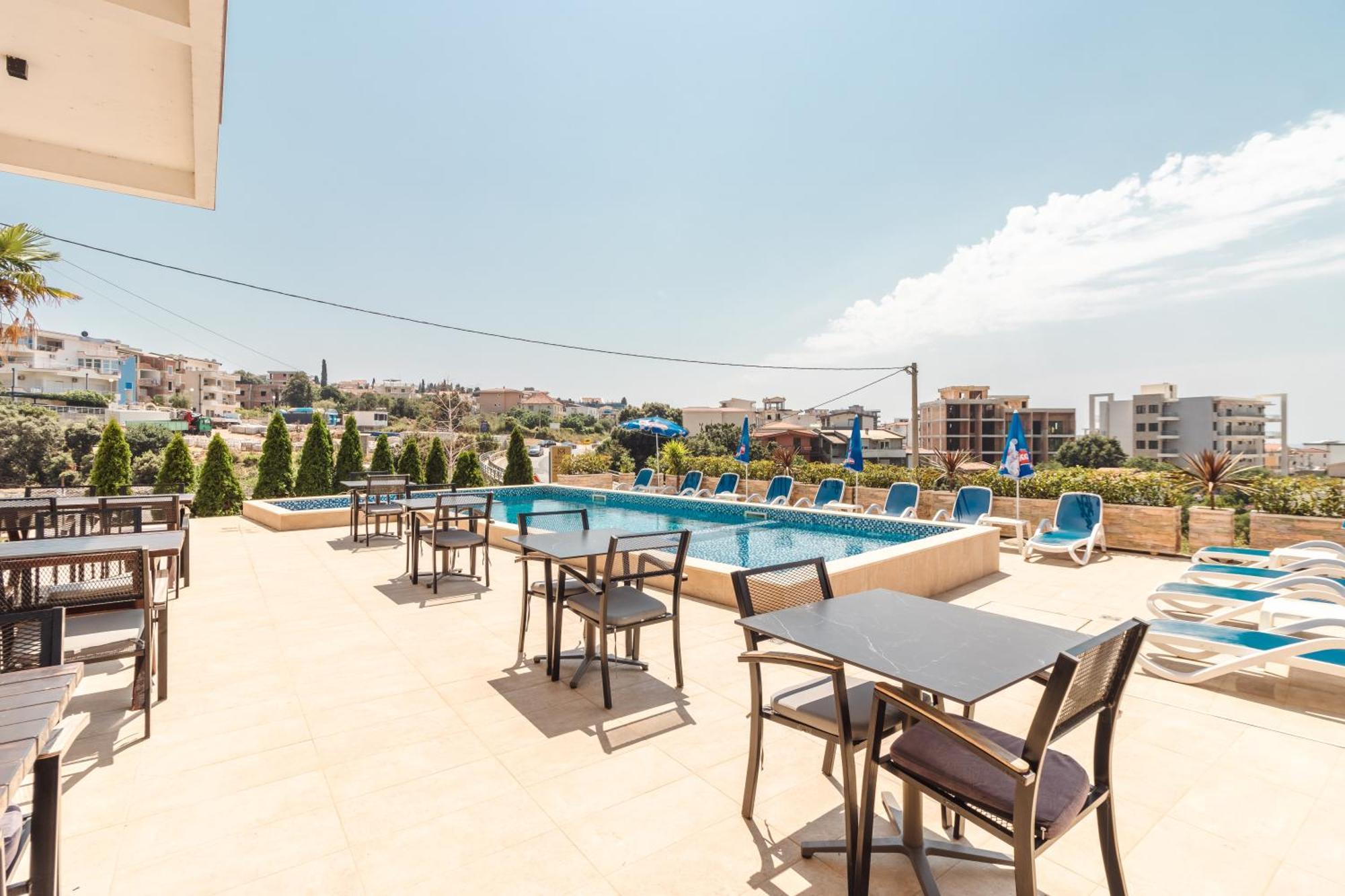 Lux Hotel M Dobra Voda Dış mekan fotoğraf