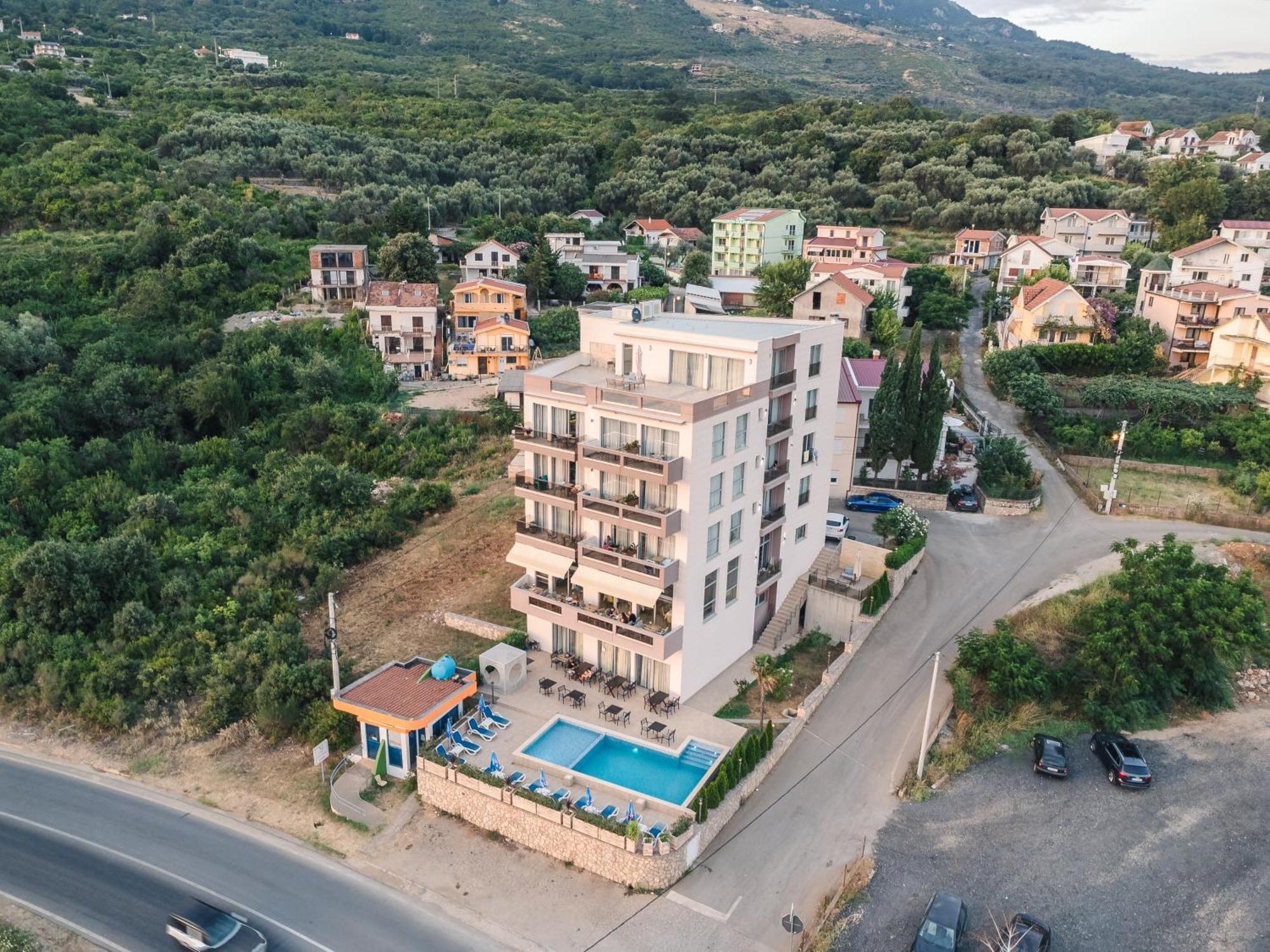 Lux Hotel M Dobra Voda Dış mekan fotoğraf