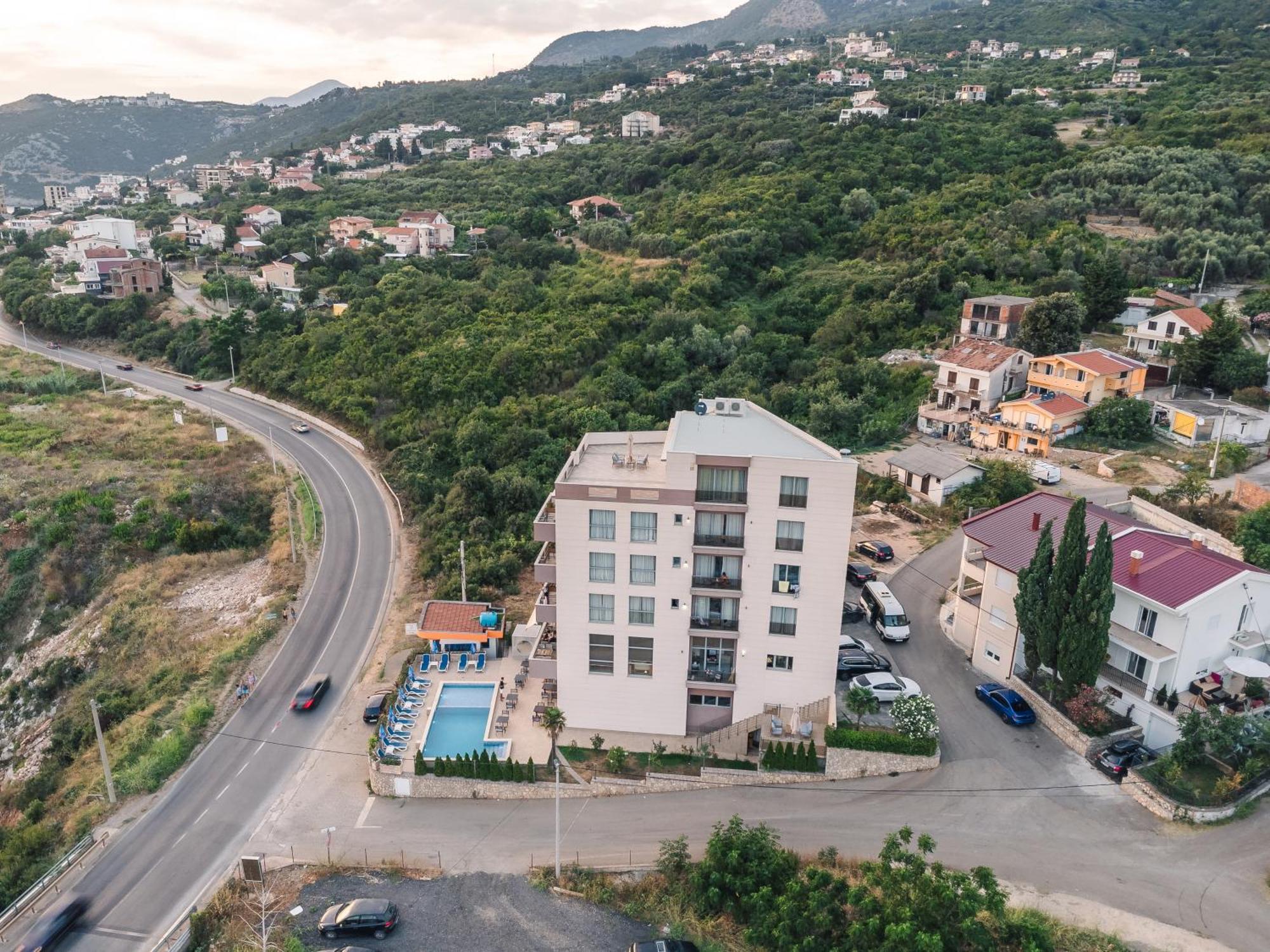 Lux Hotel M Dobra Voda Dış mekan fotoğraf