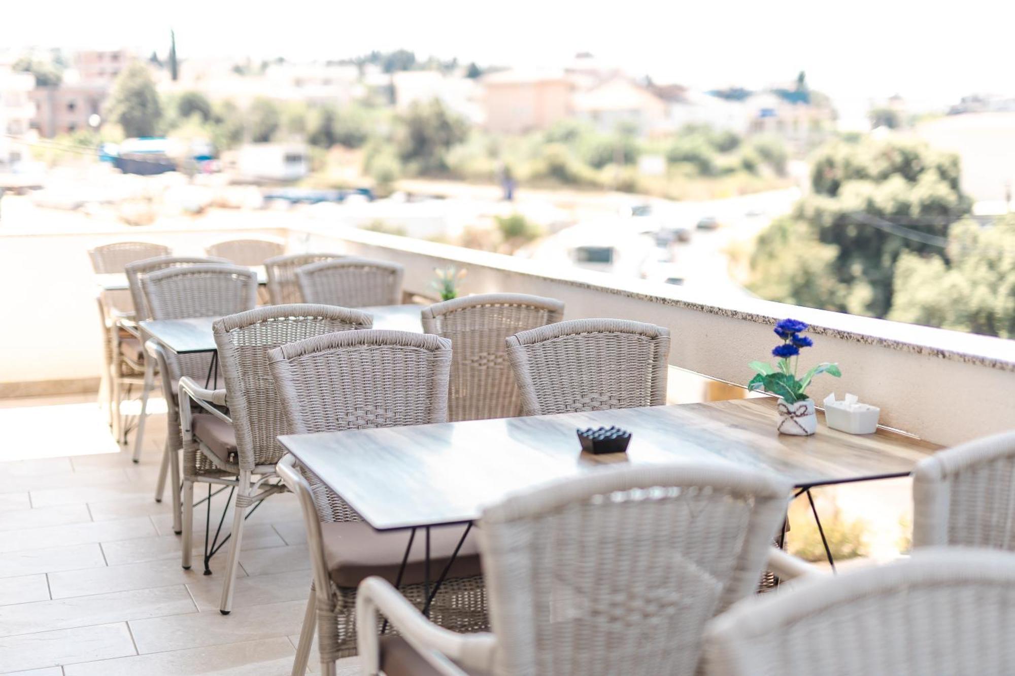 Lux Hotel M Dobra Voda Dış mekan fotoğraf