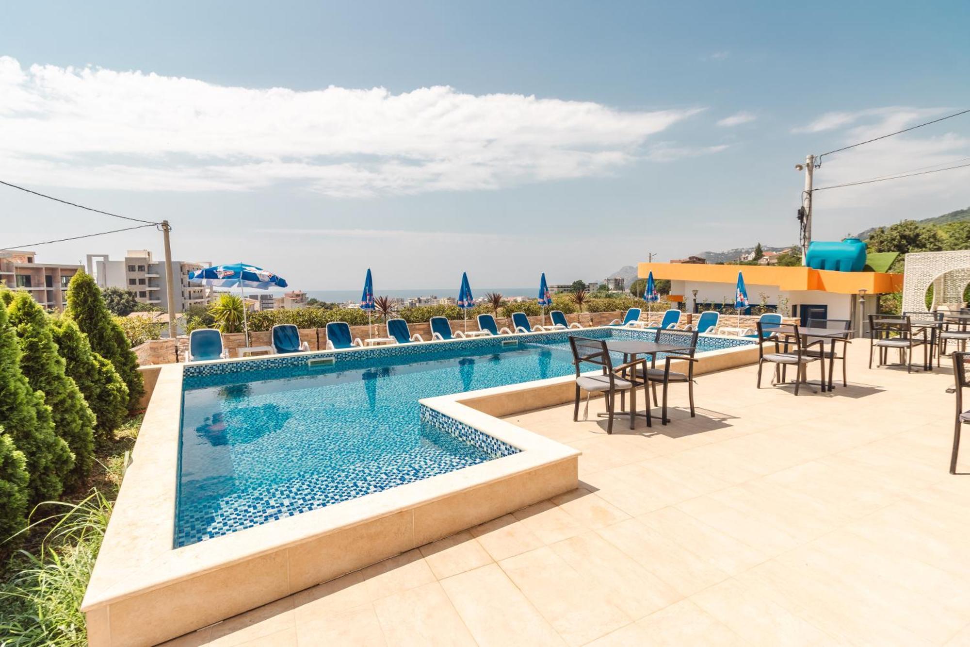 Lux Hotel M Dobra Voda Dış mekan fotoğraf