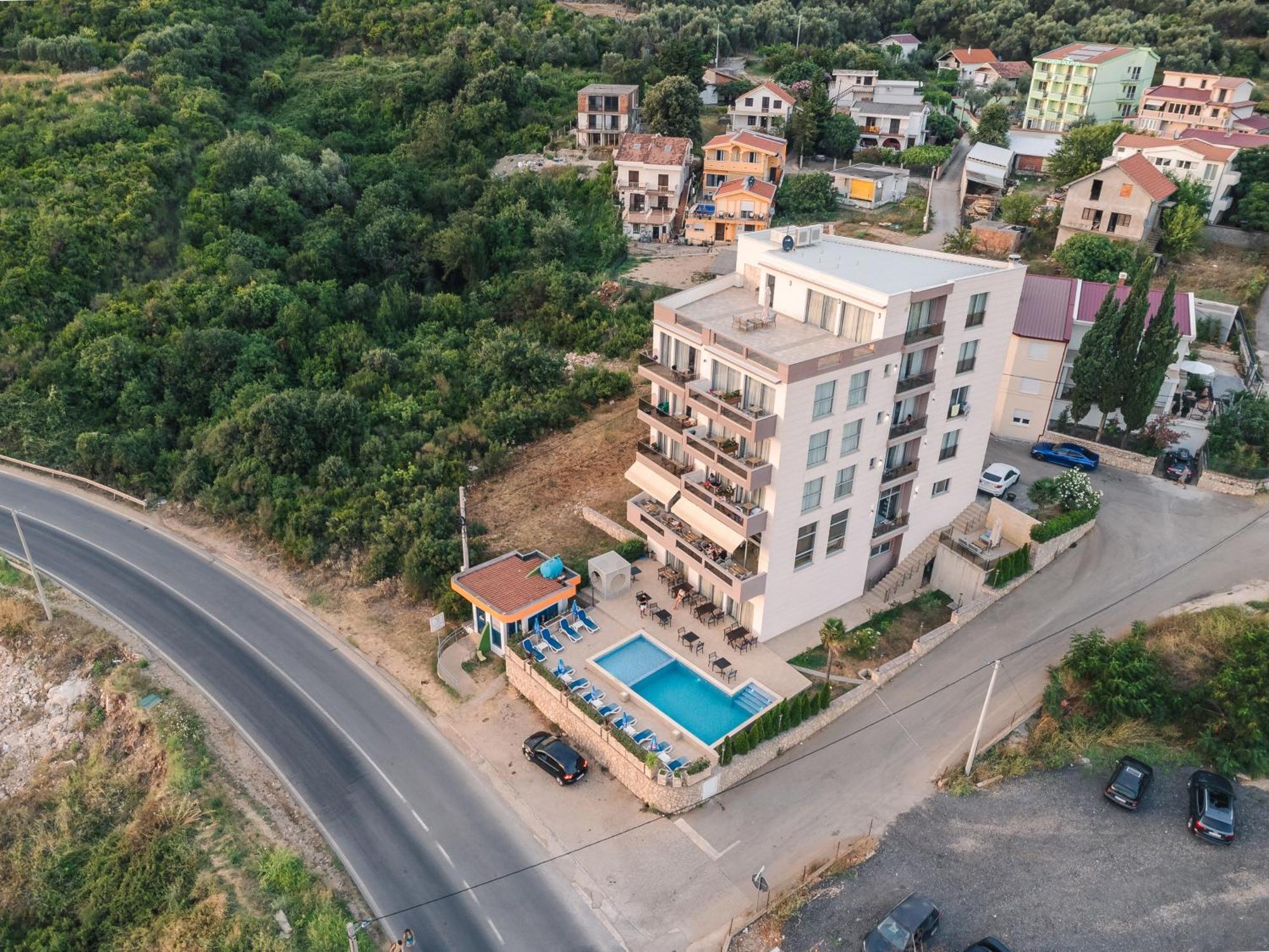 Lux Hotel M Dobra Voda Dış mekan fotoğraf