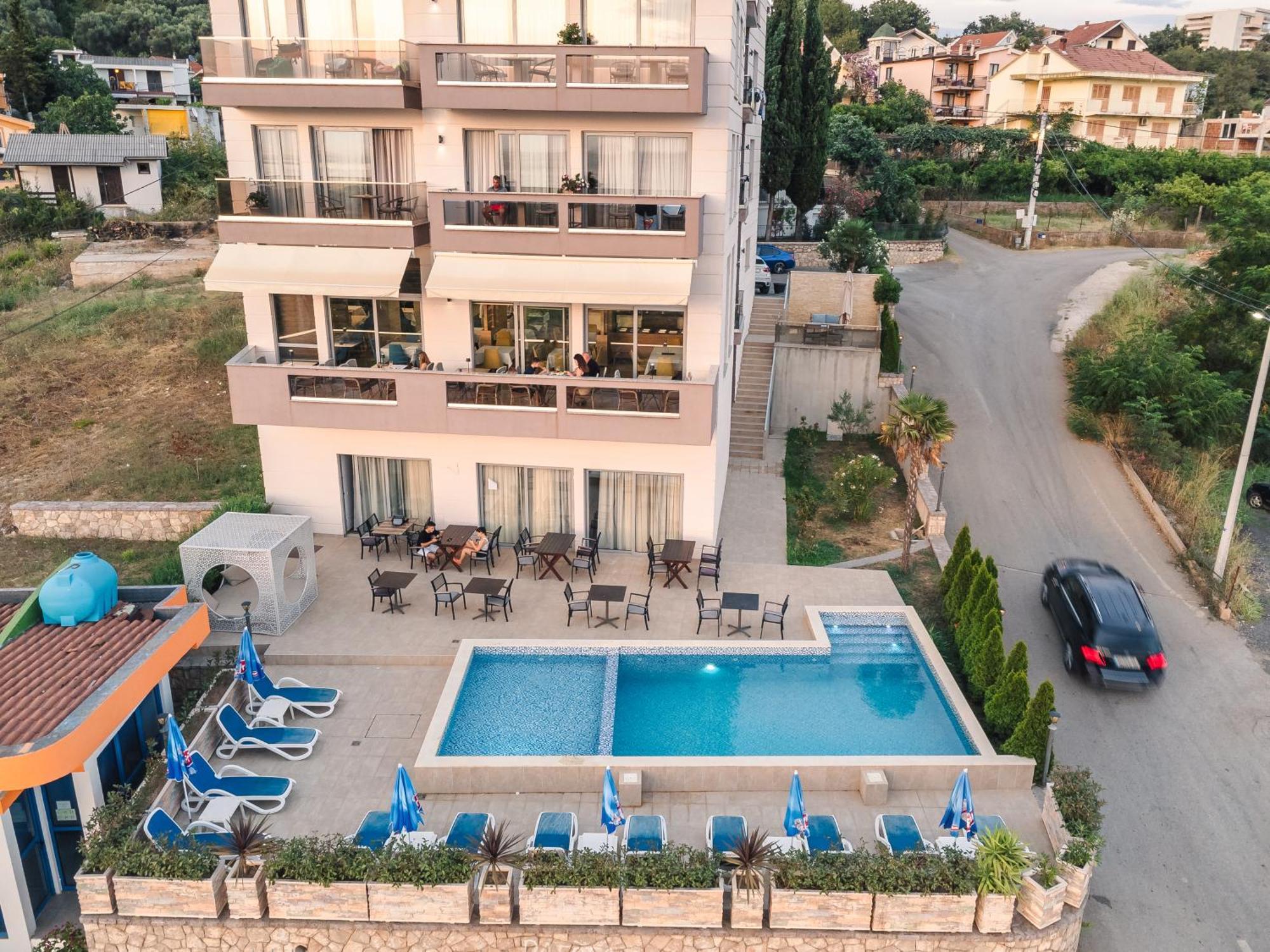 Lux Hotel M Dobra Voda Dış mekan fotoğraf